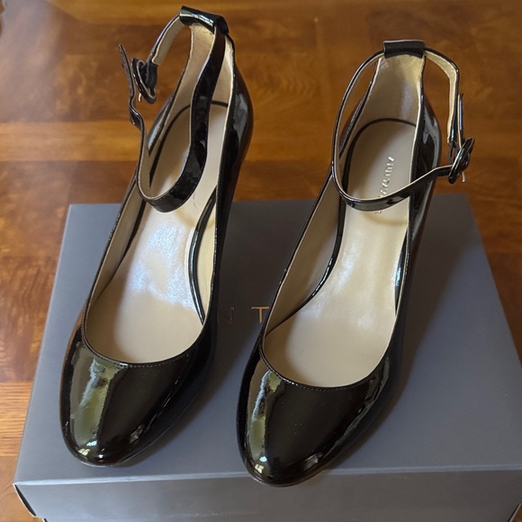 New Ann Taylor Black Patent Leather Heels - Picture 1 of 8